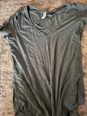 lululemon athletica V-Neck Short Sleeve Top in Slate Sage